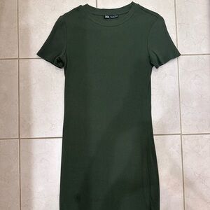 90s-inspired green dress